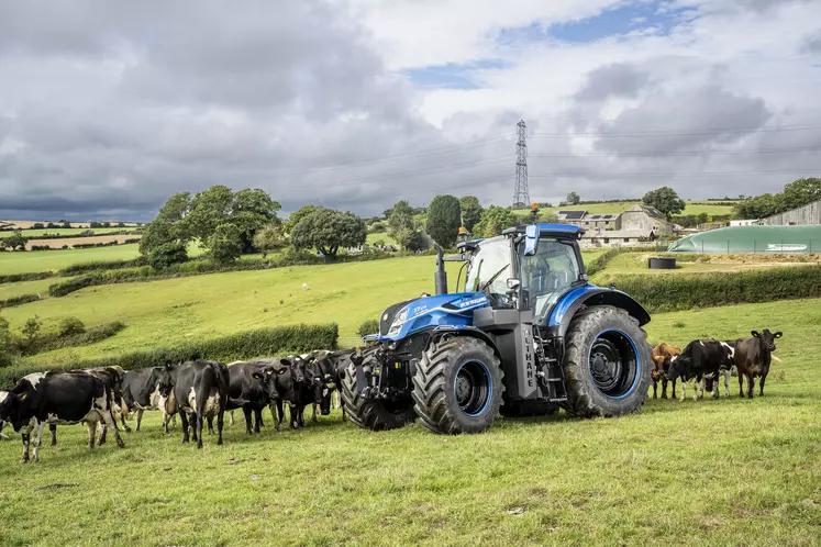 Le tracteur T6 Methane Power de New Holland, premier tracteur au monde à être alimenté à 100 % au méthane, est en test dans plusieurs fermes.