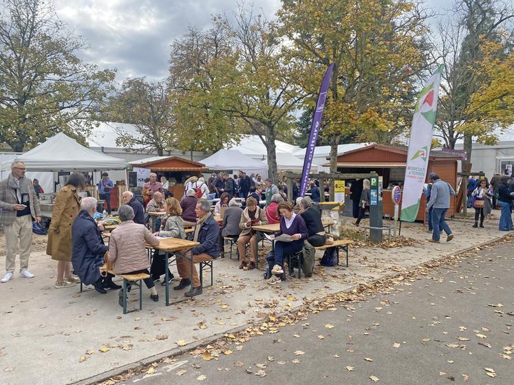 Du vendredi 11 au dimanche 13 octobre, à Blois. Le marché d'automne a été pris d'assaut tous les midis par les festivaliers des Rendez-vous de l'histoire.
