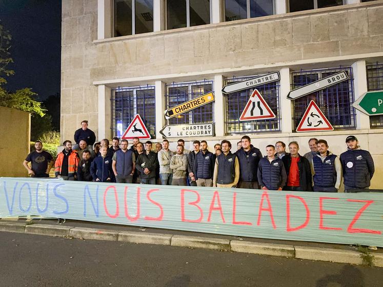 Lundi 14 octobre, à Chartres. Si rien ne bouge du côté de l'État, les adhérents FNSEA et Jeunes agriculteurs d'Eure-et-Loir se disent déterminés à se mobiliser de nouveau.