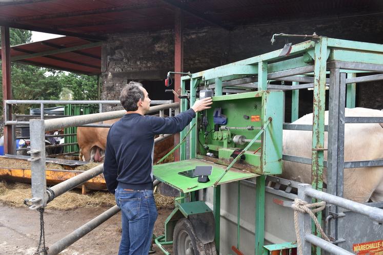 Démonstration de pesée à l'aide du boîtier.