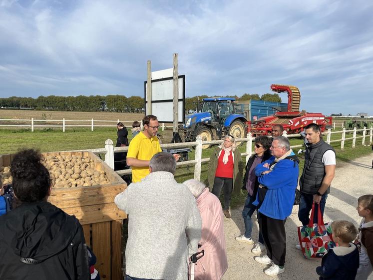 Ferme des Eprunes à Réau (Seine-et-Marne). Aymeric Proffit proposait une visite guidée allant de la plantation dans le champ à la frite. 