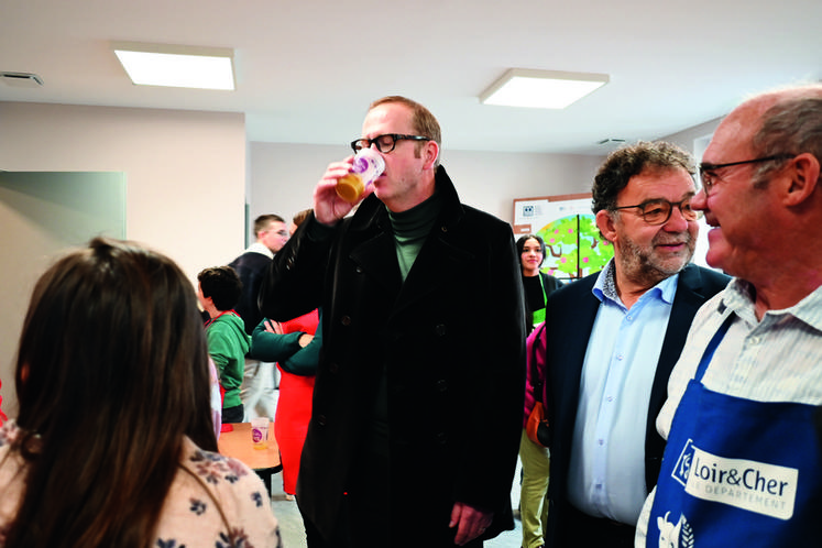 Xavier Pelletier, préfet de Loir-et-Cher, est venu à la rencontre des élèves qui ont participé aux Journées alimentation collèges qui se sont déroulées du mardi 15 au jeudi 17 octobre à Saint-Sulpice-de-Pommeray. 