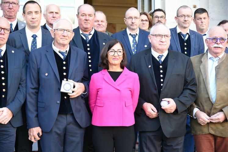 Le 4 octobre, à Orléans. Patrick Tanguy (à g.) et Daniel Bazin (à d.) ont été médaillés et félicités par la préfète, Sophie Brocas.