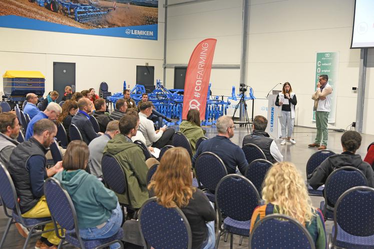 Mercredi 9 octobre, à Boigny-sur-Bionne. Mélanie Lacombe, directrice de CoFarming, a introduit cette journée placée sous le signe de l'agriculture régénérative.