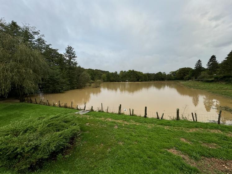 Parcelle inondée à Montigny-le-Chartif (Eure-et-Loir) jeudi 10 octobre 2024.