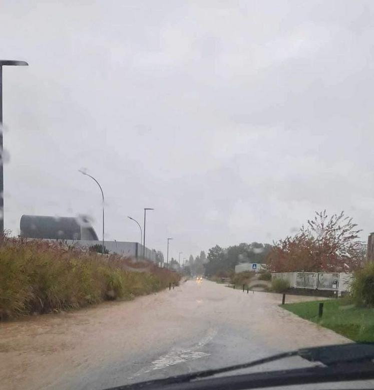 À Épernon (Eure-et-Loir), les inondations ont engendré de nombreuses perturbations.