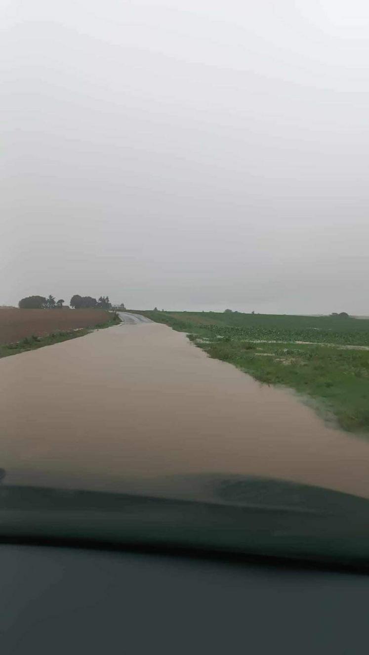 Les inondations ont rendu la circulation compliquée sur les petites routes d'Eure-et-Loir, jeudi 10 octobre 2024.