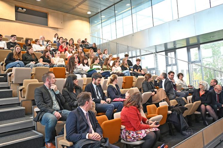 Jeudi 17 octobre, à Vendôme. Pour le lancement de COP'O'lycées, 35 élèves du Legta* de Vendôme et du lycée Ampère ont exposé leurs idées pour la préservation de l'environnement.