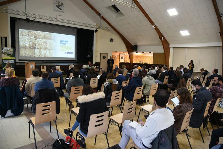 Jeudi 10 octobre, à Dadonville. Jérémie Godet, vice-président régional délégué au climat et aux transitions écologiques et énergétiques, a introduit l'événement.