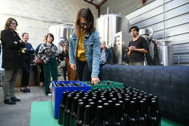 Les participants se sont ensuite rendus à Saran pour visiter la Brasserie du Four à Briques qui réutilise ses bouteilles de bière.