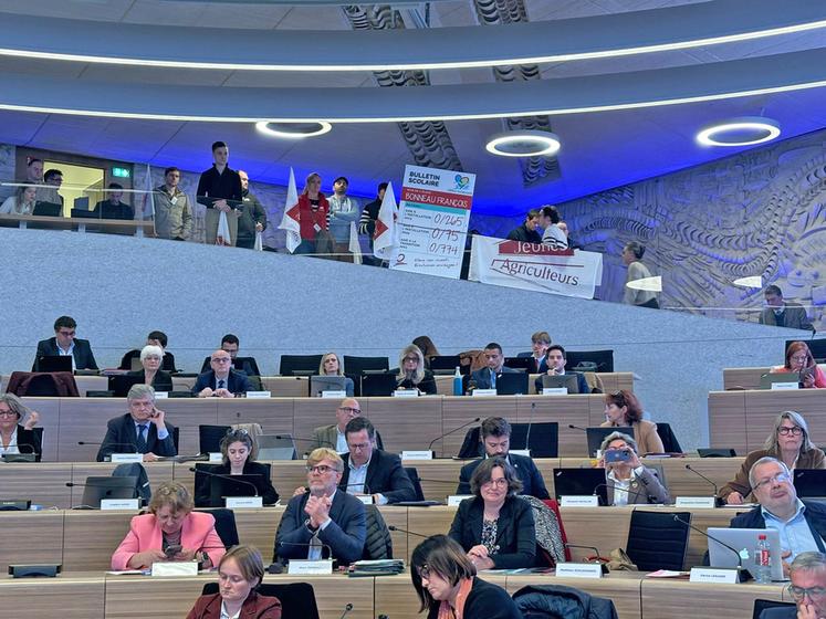 L'ex-ministre Marc Fesneau et Nicolas Forissier, conseillers régionaux d'opposition, se sont émus de la complexité des dossiers et du poids de la bureaucratie.