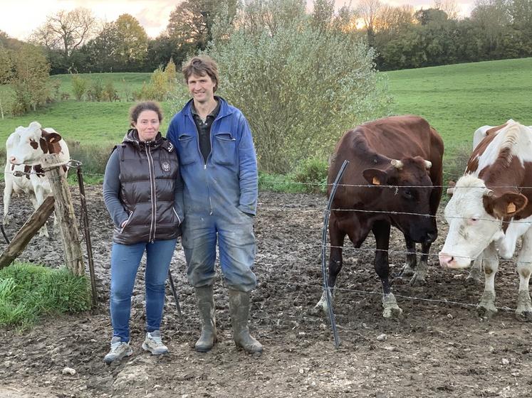 Le collectif permet à Mélanie, Mathieu (photo de g.), Pierre et Olivia (photo de d.) de préserver leur vie de famille respective, et d’aller plus loin dans leur projet agricole.
