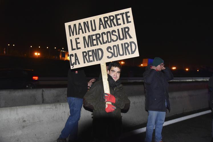 Comme lors de la mobilisation de l'automne-hiver dernier, de nombreux jeunes agriculteurs avaient fait le déplacement pour manifester leur mécontentement. 