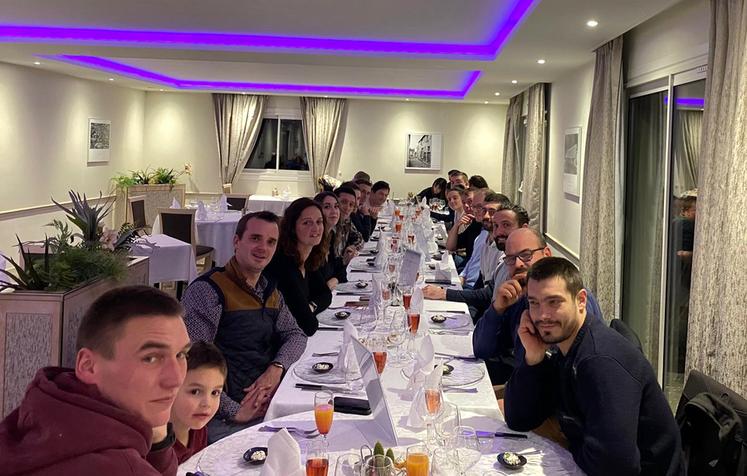 Valentin Caron et Dorian Sagot, respectivement président et vice-président de JA Loiret, ont participé au dîner avec les adhérents du canton du Gâtinais.