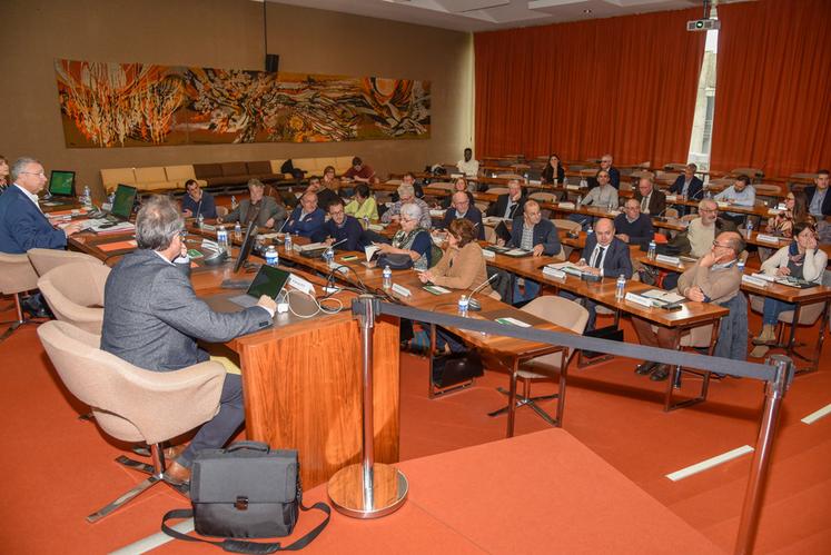 Lundi 25 novembre, à Chartres. La quasi-totalité des membres de la chambre d'Agriculture sont présents salle Louis-Perrin pour la dernière session de la mandature.