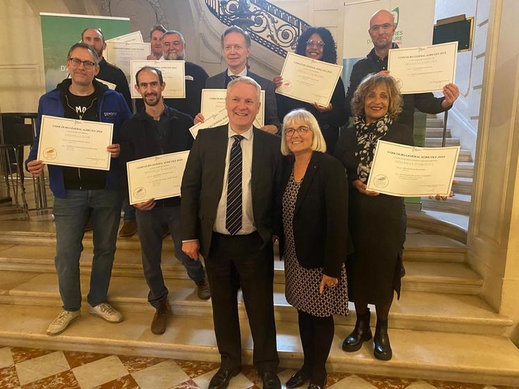 En milieu de journée, les lauréats franciliens du Concours général agricole ont reçu leurs diplômes. Au total, 27 producteurs ont reçu 52 médailles. 