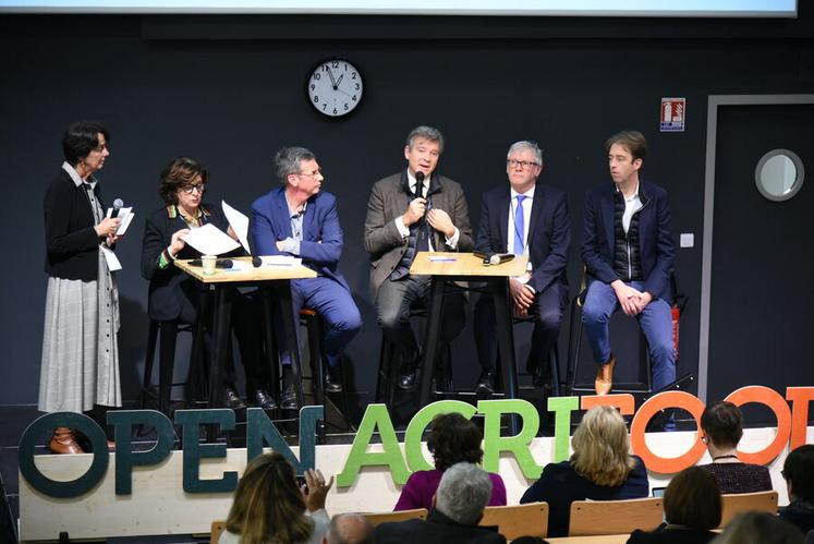 Mardi 26 novembre. À la fin de la matinée, une conférence de clôture s'est déroulée en présence de Benoit Gilles (à d.), président d'Interfel CVL, qui fêtait ses 3 ans.