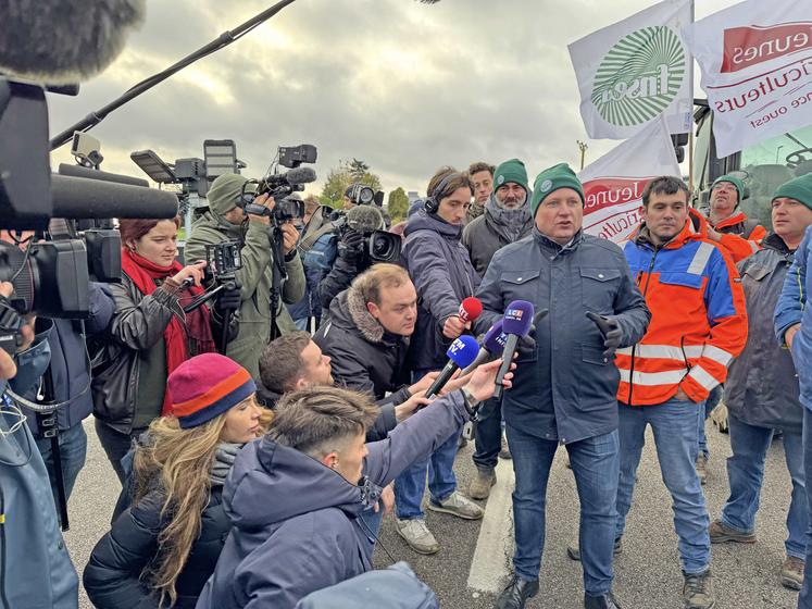 Manifestation des agriculteurs à Villacoublay (Yvelines) le 18 novembre 2024.