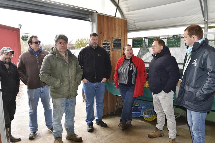 Mercredi 4 décembre, à Cergy (Val-d'Oise), chez Audrey Chantepie, maraîchère. Cette dernière réalise environ 70 % de son chiffre d'affaires en vente directe à la ferme, et 30 % sur les marchés.