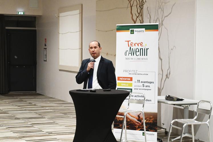 Raymond Piccoli, directeur du laboratoire de recherche sur la foudre a ouvert la soirée avec une conférence qui a mis en lumière l'augmentation des catastrophes naturelles. 