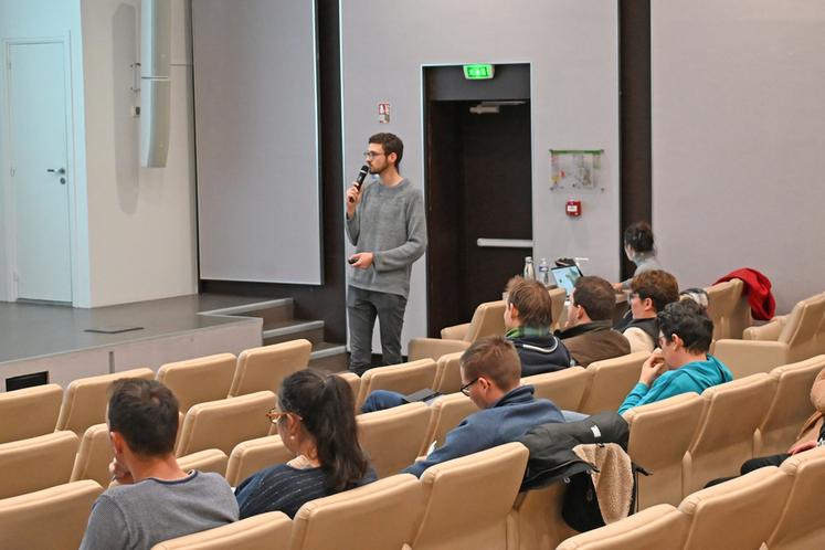Jeudi 28 novembre, à Blois. Bastien Chopineau, ingénieur Arvalis, a présenté le bilan de la campagne 2024 de la culture du maïs lors d'une demi-journée technique.