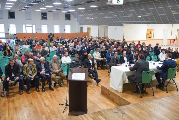 Mardi 10 décembre, à Bonneval. L'assemblée générale annuelle de la Cabbep se déroule dans une salle des fêtes bien garnie.