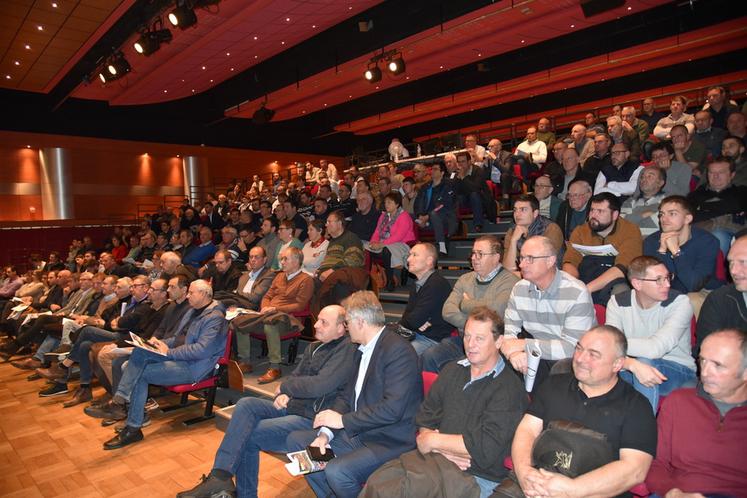 Un auditoire attentif à la présentation des activités et des résultats de la coopérative. 