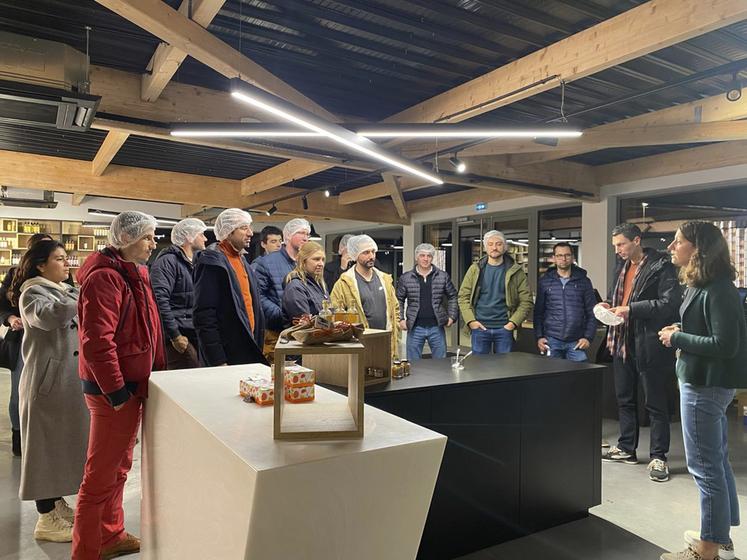 Vendredi 13 décembre, à Boigny-sur-Bionne. Les adhérents du Pithiverais ont visité la boutique Martin Pouret récemment inaugurée. 