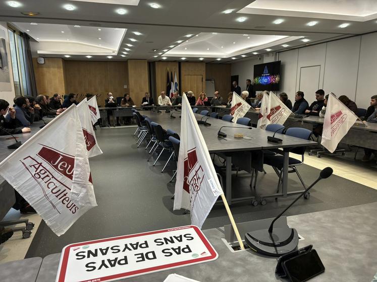 En marge de la session, l'ensemble des JA mobilisés ont été reçus par le président de Région, François Bonneau, et ses services.