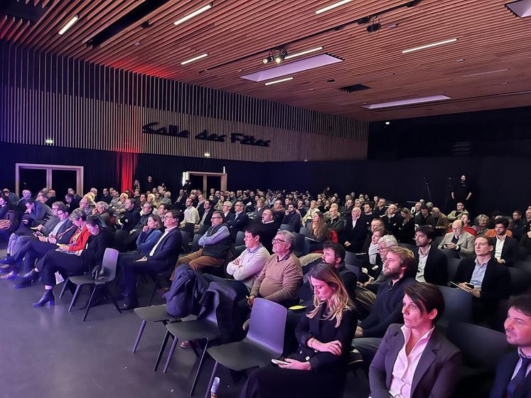 Une salle attentive aux travaux de cette assemblée générale.