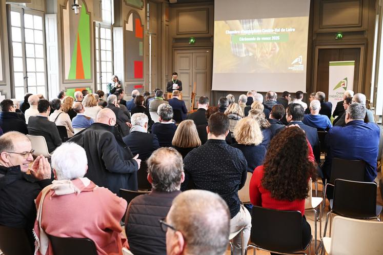 La cérémonie a eu lieu à l'hôtel Dupanloup, au pied de la cathédrale d'Orléans. 