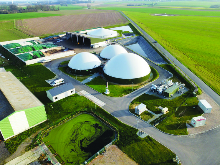 Le choix de trois digesteurs a été fait pour plus de souplesse. En cas de maintenance ou de problème biologique, la production peut être maintenue. La cuve de digestat a une capacité de stockage de sept mois.