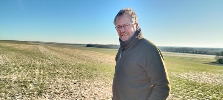 À quelques années de sa retraite, Bertrand Patenôtre espère relancer l’élevage ovin de plein air grâce à l’agrivoltaïsme. L'installation des panneaux est prévue dans cette parcelle de 40 hectares.