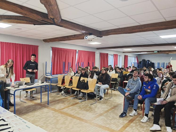 Jeudi 16 janvier, à Magnanville (Yvelines). La matinée a été consacrée à la thématique de l'installation, avec les interventions de Selia Pelard et Matthieu Fricou (JA Île-de-France ouest).