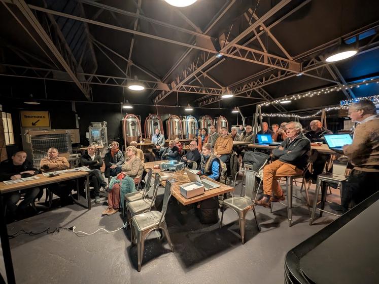 Mercredi 15 janvier, à Maule (Yvelines). Les syndicats agricoles de Montfort et de Maule ont tenu une assemblée générale commune.