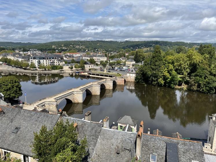 Panorama sur la vallée de la Vézère, à Terrasson-Lavilledieu (Dordogne).