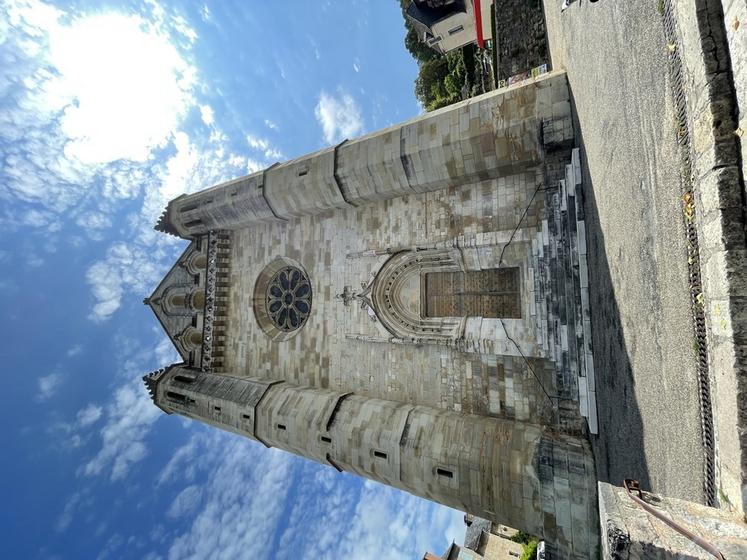 L'église abbatiale Saint-Sour à Terrasson-Lavilledieu (Dordogne).