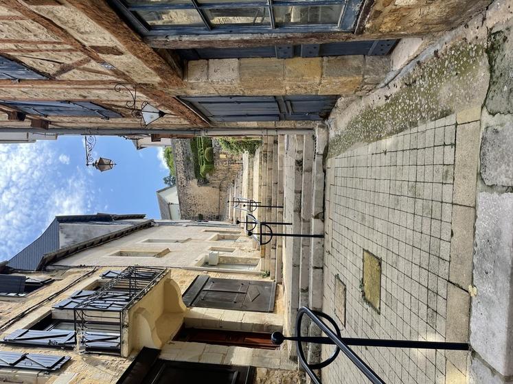 Ruelle de Terrasson-Lavilledieu (Dordogne).