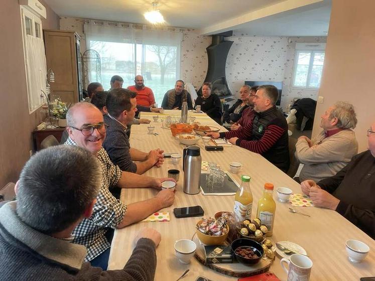 La première réunion s'est déroulée chez Éric Delorme, administrateur de la FNSEA 45 et producteur notamment de pommes de terre, de betteraves sucrières et d'oignons.