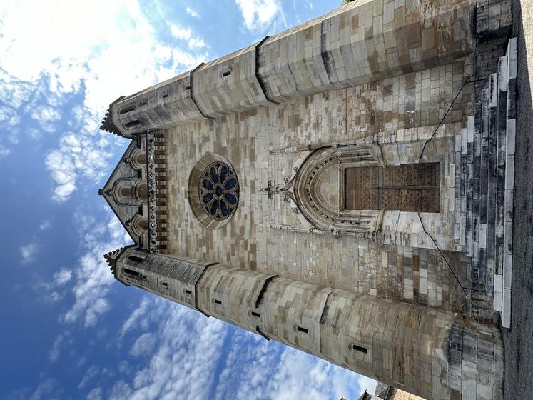 L'église abbatiale Saint-Sour à Terrasson-Lavilledieu (Dordogne).