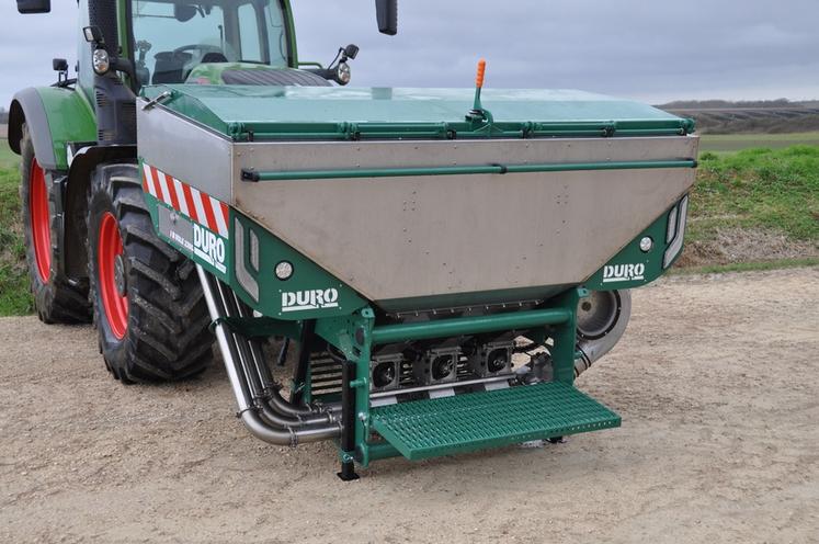 La dernière évolution de la trémie Eole de Duro existe désormais en version à trois doseurs et trois sorties.