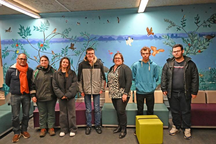 Valérie Rinteaux, proviseur-adjointe du lycée horticole de Blois, accompagnée d’un professeur et d’élèves de l'établissement.