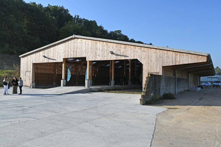 Les élèves de Montoire profitent d'une toute nouvelle bergerie à Villavard.