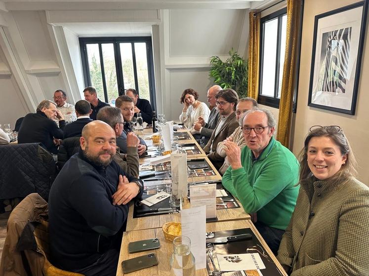 Un repas a conclu en toute convivialité l'assemblée générale, rassemblant les membres et partenaires de la fédération EDT IDF. 