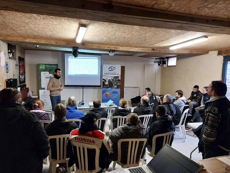 Jeudi 16 janvier, au Temple. Des éleveurs bovins lait de Loir-et-Cher ont participé à une matinée consacrée aux robots de traite.