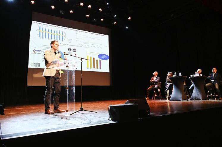 Fabrice Bourjot, des Moulins Soufflet, est venu dire l'importance de la filière blé de force dans le travail des meuniers. 