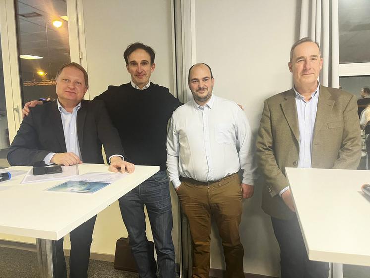 Lundi 10 février 2025, au Chesnay (Yvelines), s’est tenu le conseil d’administration électif qui a marqué la fin des 15 années de mandat de Damien Greffin, président et de Damien Radet, secrétaire général de la FDSEA Île-de-France. Leurs succèdent respectivement Guillaume Moret (à d.) et Frédéric Arnoult (3e à g.). 