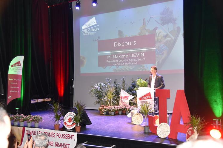 Ouverture de la partie publique par le président de JA 77, Maxime Liévin.