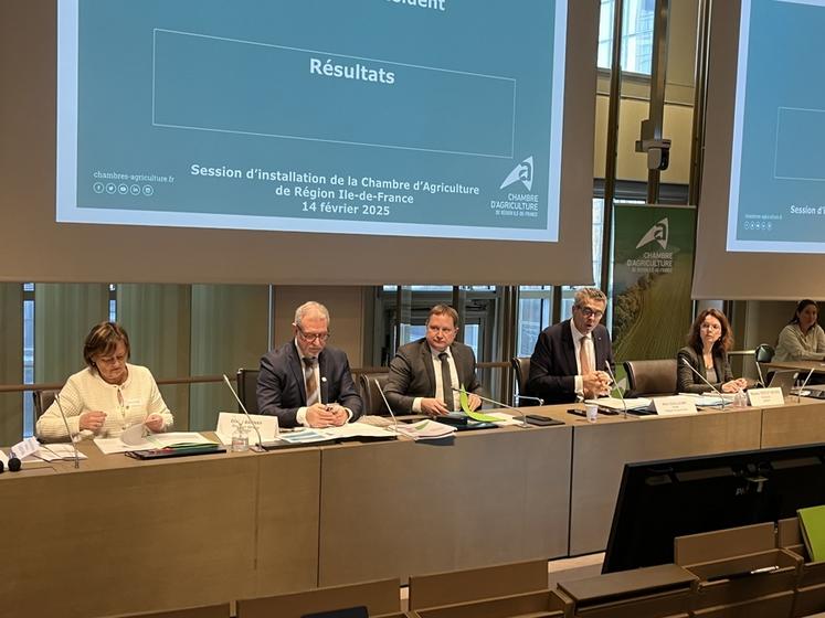 Damien Greffin (au c.), qui menait la liste FRSEA/JA, a été élu président de la chambre d'Agriculture de région Île-de-France.