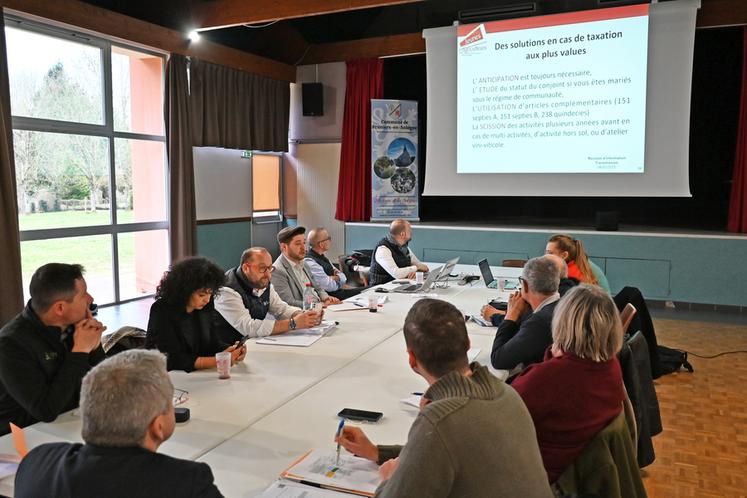Jeudi 6 février, à Pruniers-en-Sologne. Comme chaque année, le syndicat Jeunes agriculteurs de Loir-et-Cher a organisé son Forum transmission.